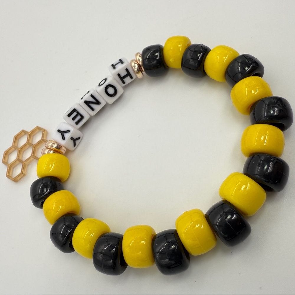Honey Handmade Black and Yellow Bead with Honey Comb Charm Bracelet NWOT - Picture 3 of 3